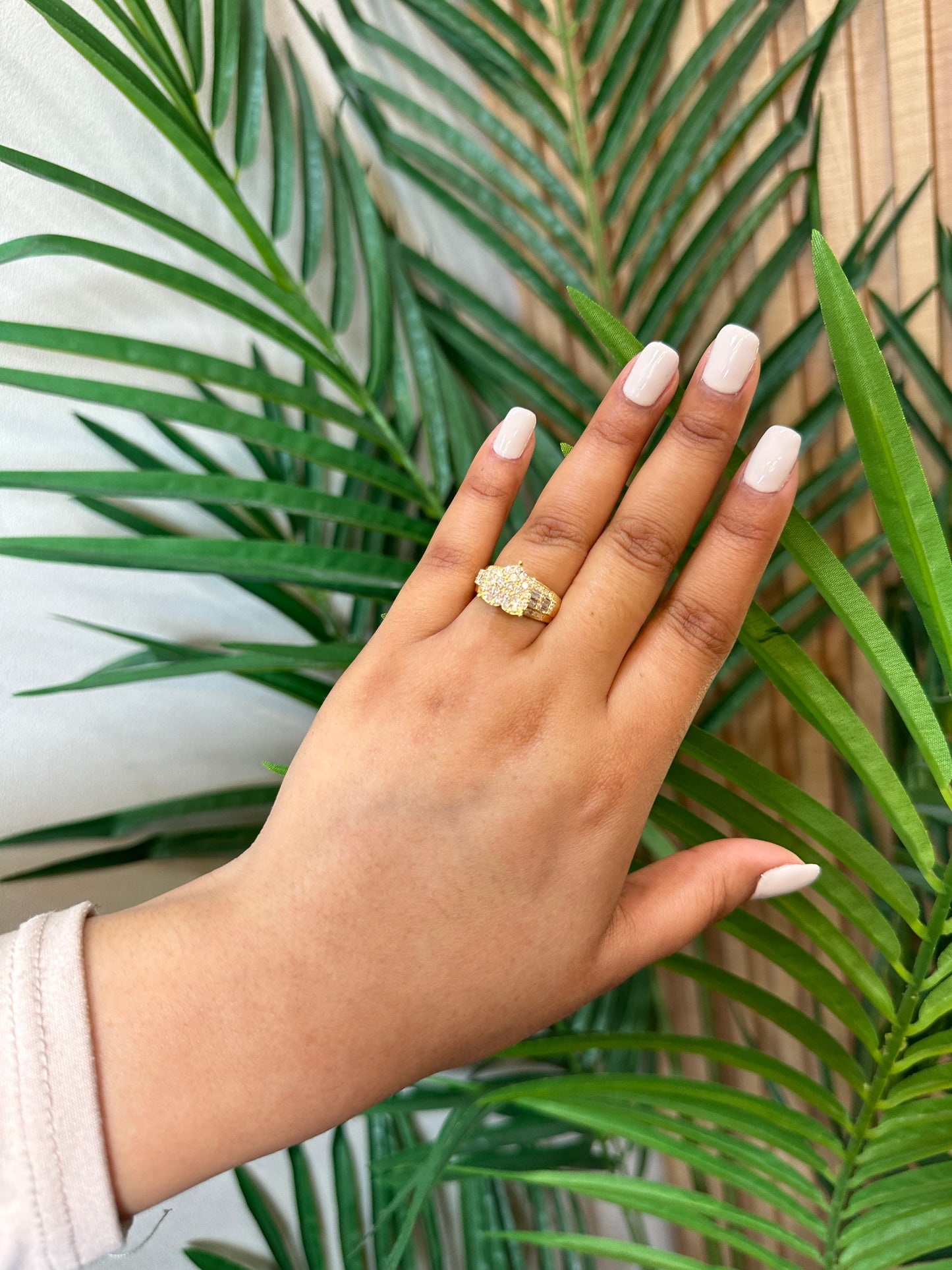 New 14K Women's Diamond Ring. H.J™️